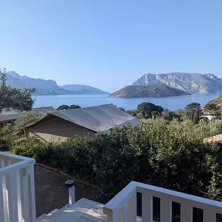 Chez Yaya Sea * Emborios