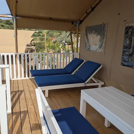 Chez Yaya Sea * Emborios