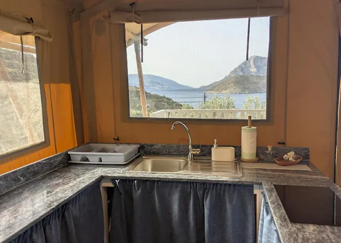 Chez Yaya - Sea View Luxury Szálloda Emboriósz